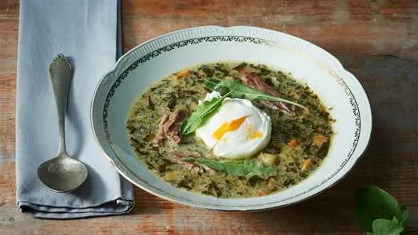 Szczawiowa na gęsinie z ziemniakami i jajem poszetowym