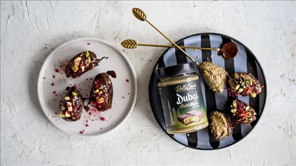 Daktyle faszerowane kremem dubajskim