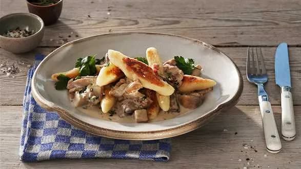 Kluski ziemniaczane z sosem grzybowym