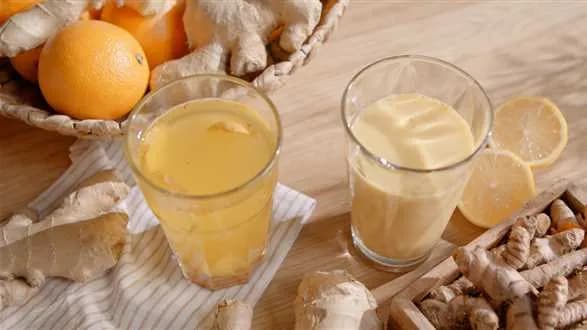 Rozgrzewający napar z kurkumy i imbiru