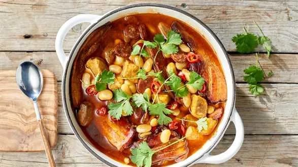 Hiszpański gulasz z fasoli i szynki
