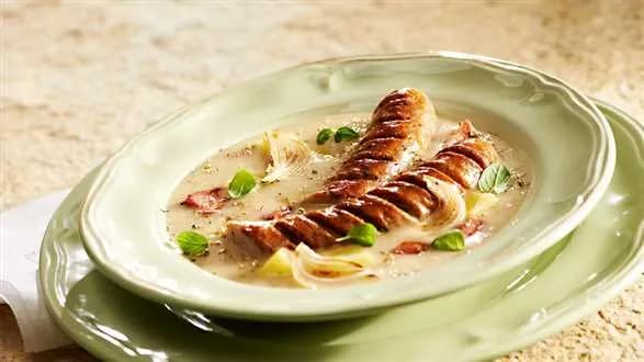 Barszcz biały z kiełbasą