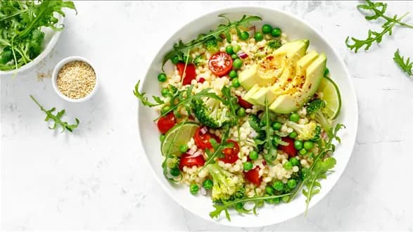 Sałatka z kuskusem i warzywami