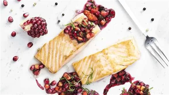 Łosoś z salsą z tamarillo i mango