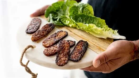 Wegański bekon z tempehu