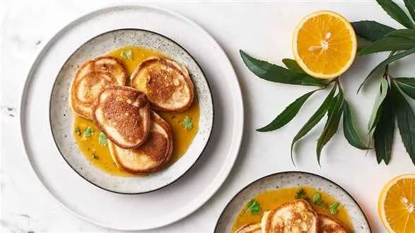 Placki jogurtowe z sosem pomarańczowym