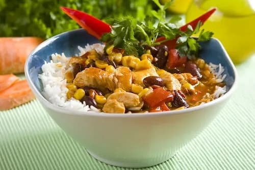 Pyszne dania z kurczaka na obiad: Proste przepisy, które zachwycą całą rodzinę