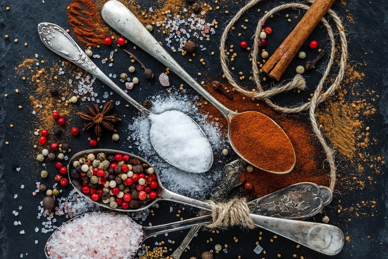 Jakie przyprawy pasują do pieczarek, aby wydobyć ich smak?