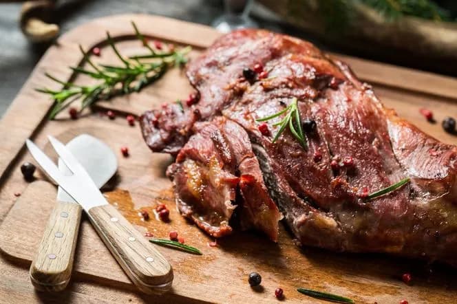 Dziczyznę krok po kroku: mistrzowskie sposoby na pyszne i bezpieczne mięso