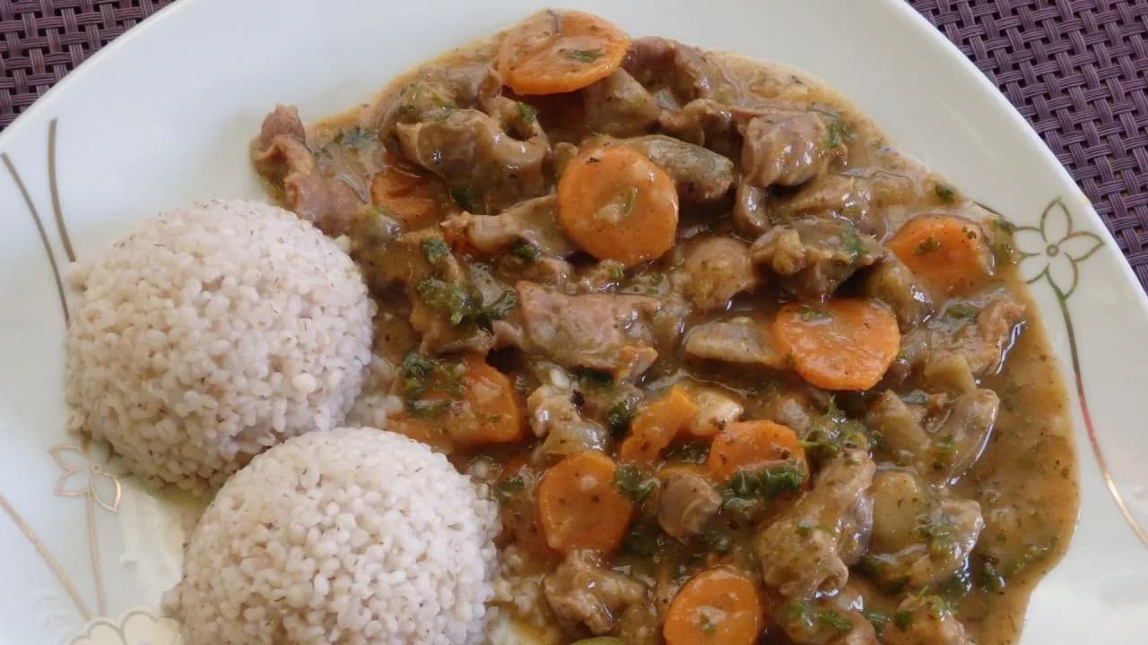 Gulasz z żołądków drobiowych - przepis na pyszne, tradycyjne danie