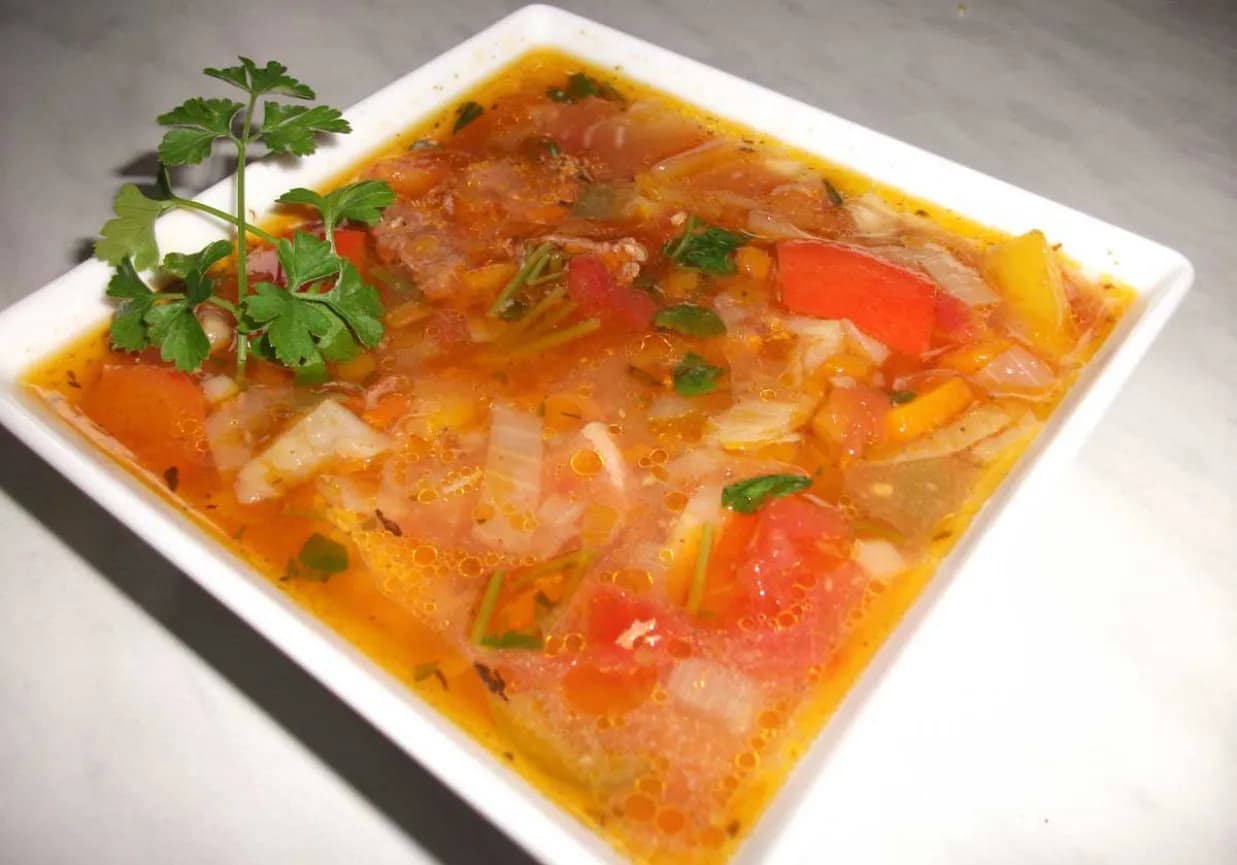 Prosta zupa gulaszowa z wieprzowiny, którą zrobisz w 30 minut