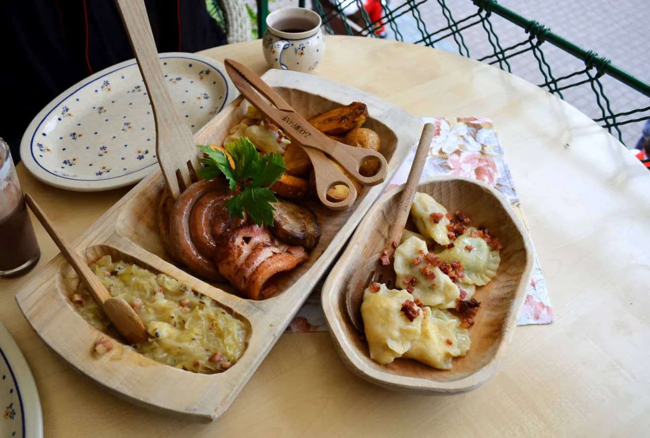 Gdzie zjeść baraninę w Zakopanem? Odkryj najlepsze restauracje