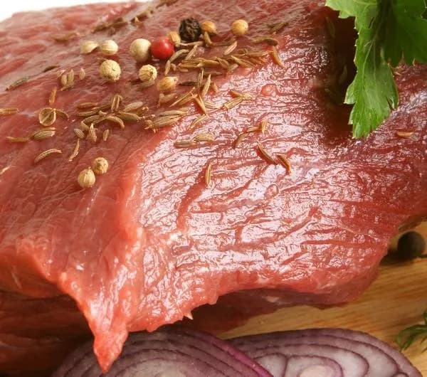 Jak kroić wołowinę, aby była delikatna i łatwa do przeżuwania