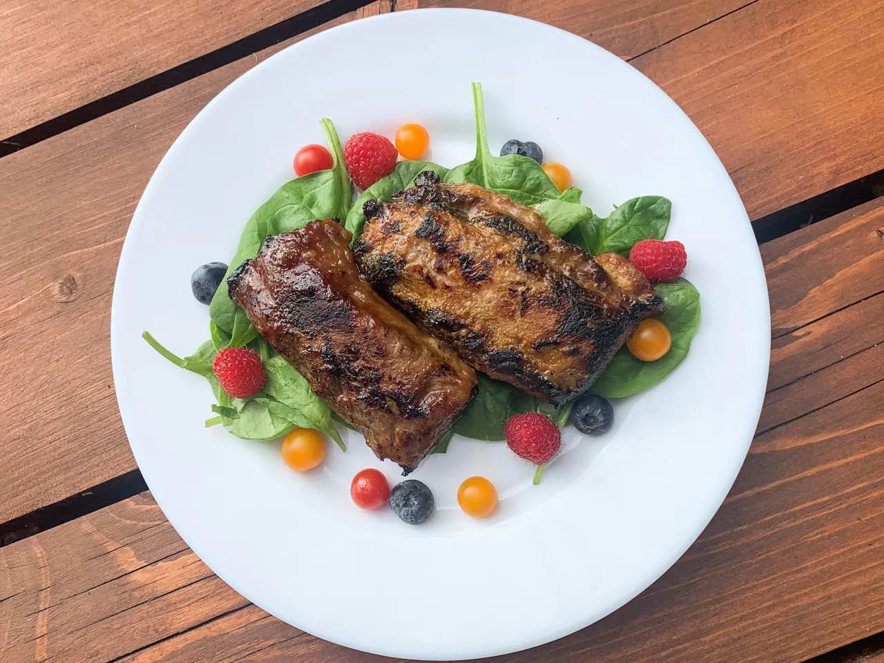 Co podać do jagnięciny? Odkryj idealne połączenia smakowe