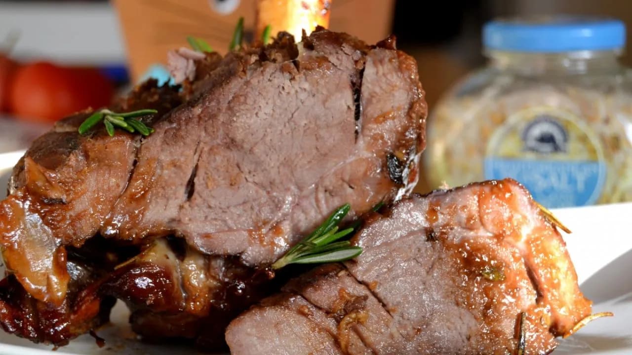 Jak rozebrać jagnięcinę - proste techniki, które ułatwią proces