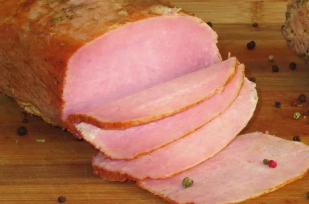 Domowy schab na kanapki: Prosty przepis na idealnie miękkie plastry