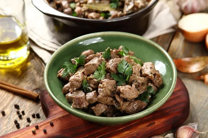 Jak przyrządzić jagnięcinę duszoną, aby zachwycić smakiem i aromatem