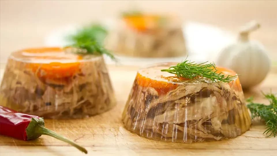 Przepis na drobiową galaretę, która zachwyci Twoich gości na święta