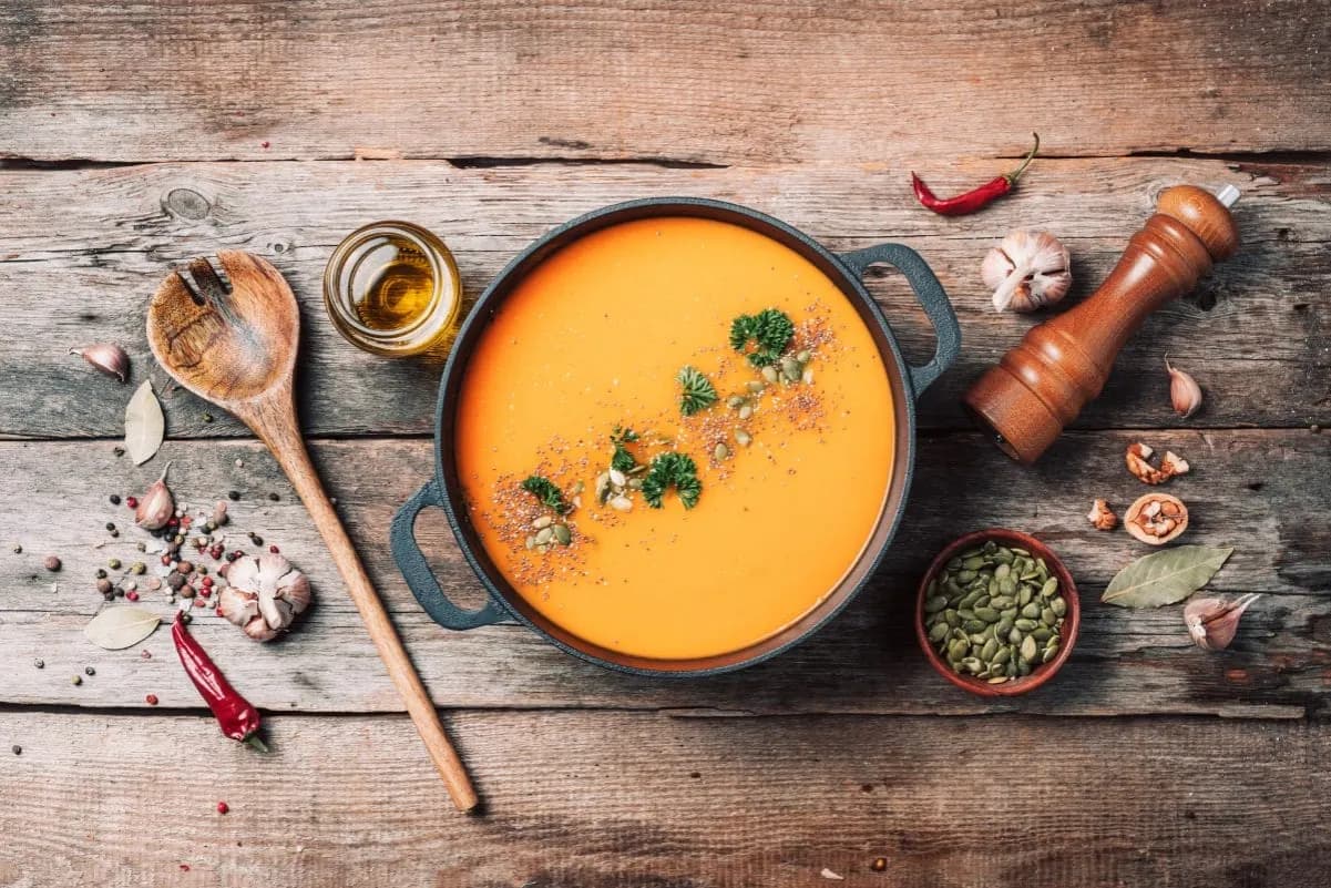 Jakie przyprawy dodać do zupy dyniowej, by zaskoczyć smakiem?