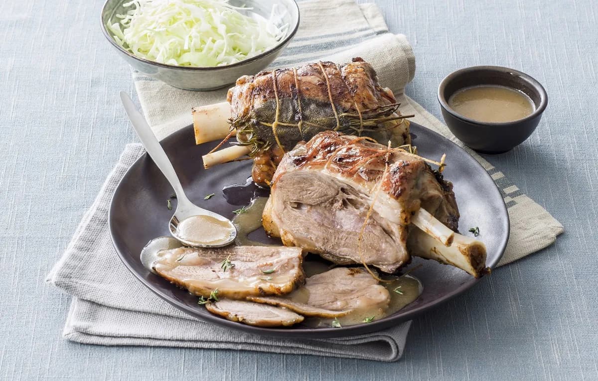 Jak długo gotować golonkę, aby była idealnie miękka i soczysta?