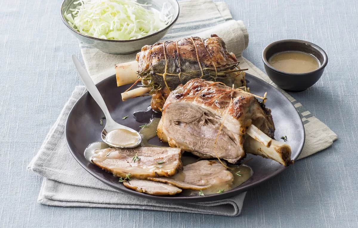 Jak długo gotować golonkę, aby była idealnie miękka i soczysta?