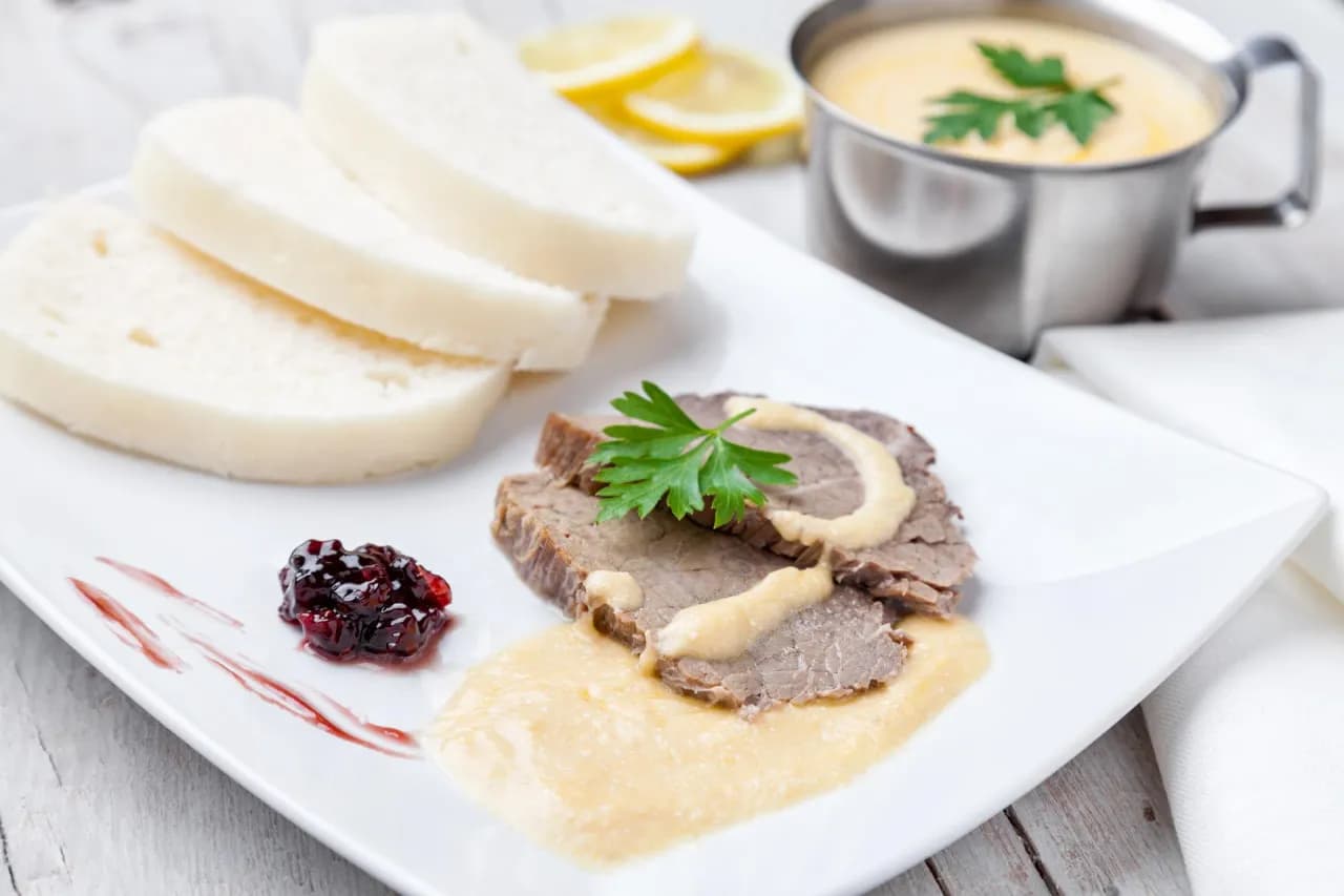 Jak zrobić sos do schabu pieczonego: 5 przepisów krok po kroku