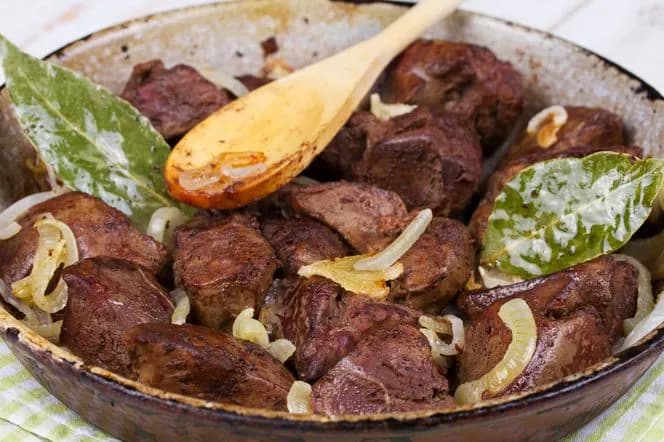 Jak przyrządzić wątróbkę wołową – proste przepisy na smaczne dania