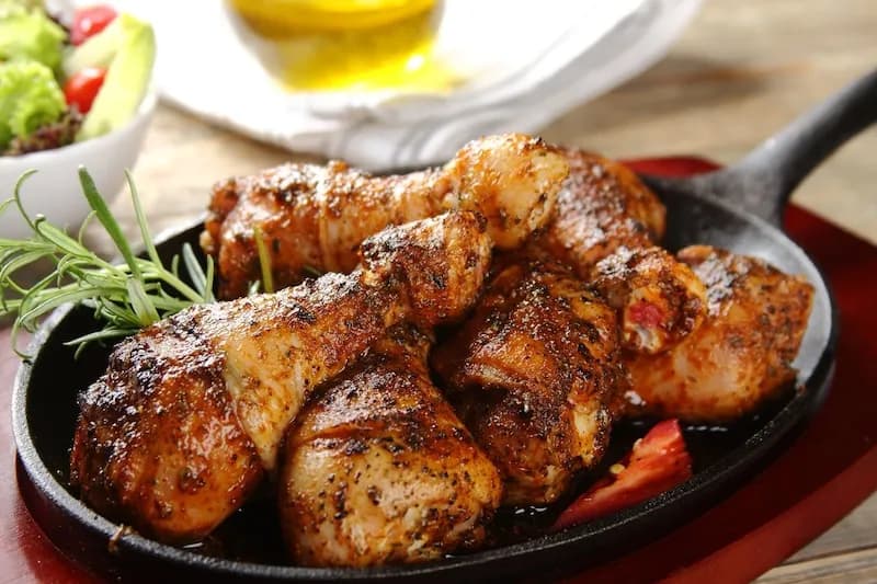 Pyszne pałeczki drobiowe: proste przepisy na soczyste dania