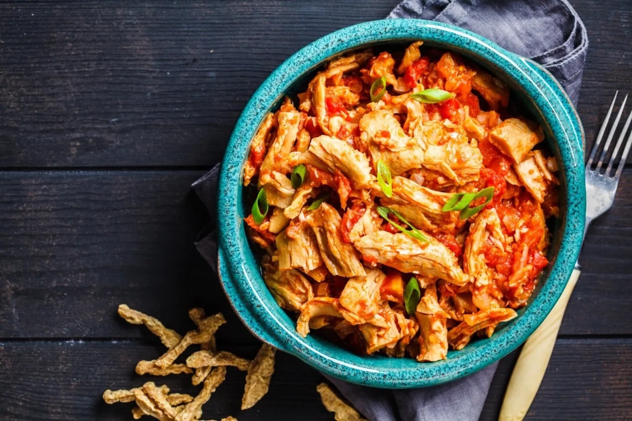 Co zrobić z mięsa z udek kurczaka? 5 pysznych przepisów, które zaskoczą