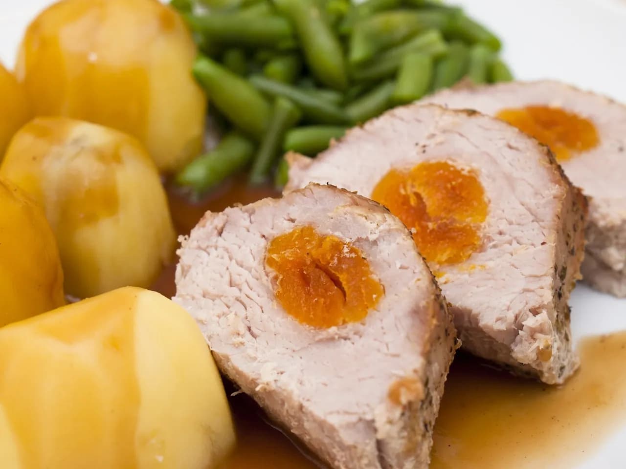 Czym faszerować schab? 10 pysznych pomysłów na farsz, które zaskoczą