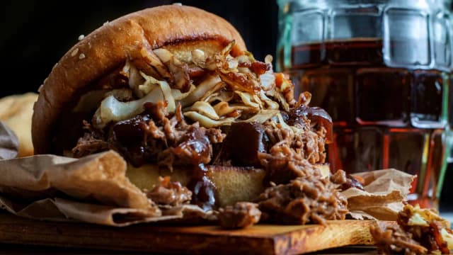 Szarpana wołowina krok po kroku. Przepyszny przepis, który zachwyci każdego