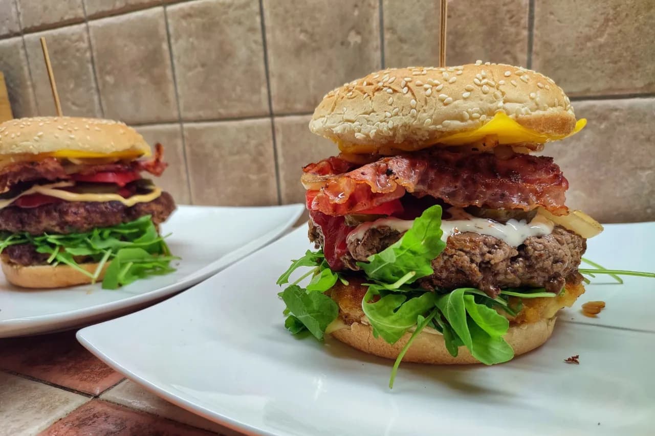 Jaka wołowina na burgery? Odkryj najlepsze kawałki dla smaku