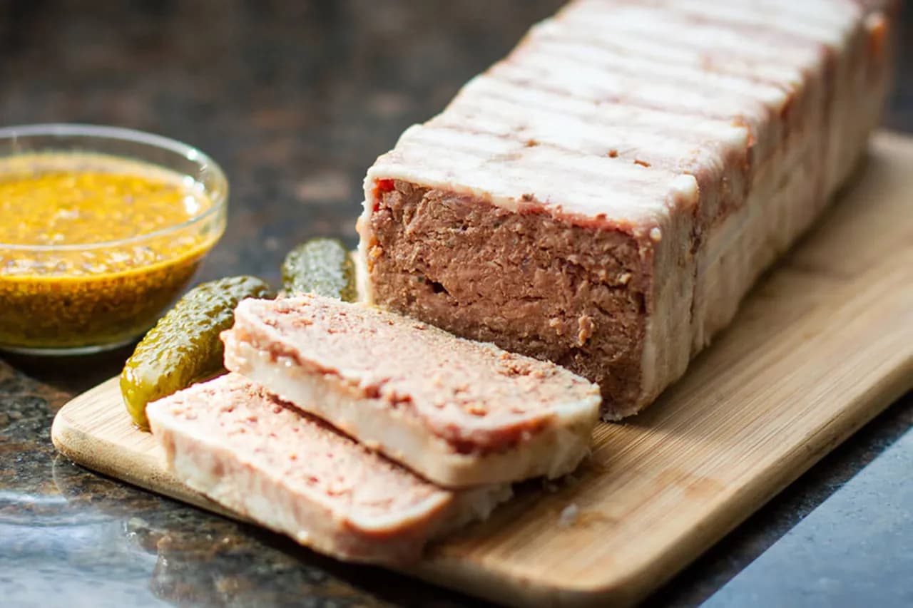 Jak długo piec pasztet wieprzowy, aby uniknąć przesuszenia?