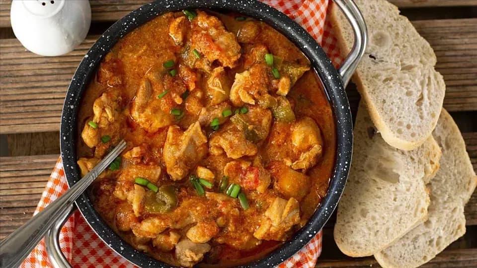 Pyszne gulasze drobiowe przepisy, które zachwycą Twoich gości