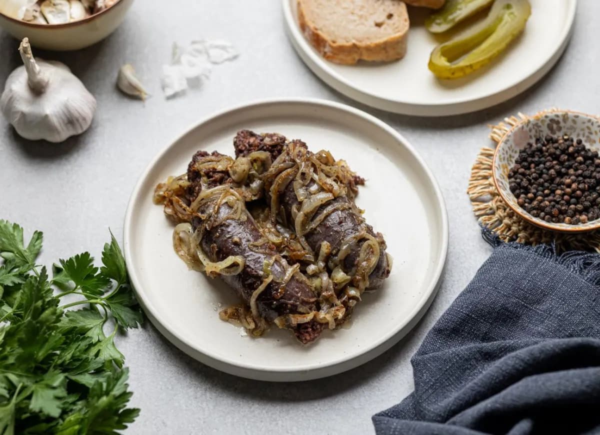 Kaszanka z czym podać? Odkryj idealne dodatki do tego dania