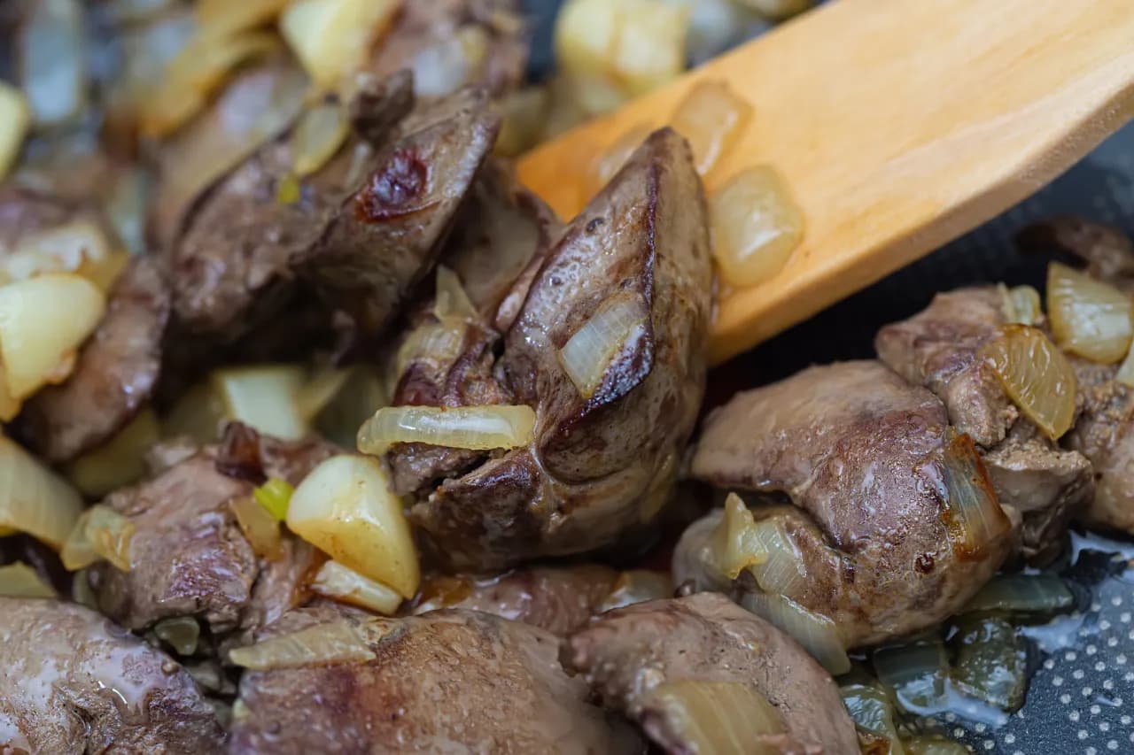 Jak smażyć wątróbkę żeby nie strzelała - sprawdzone sposoby na sukces