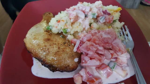 Ile kalorii ma pieczone udko z kurczaka? Zaskakujące różnice w kaloriach