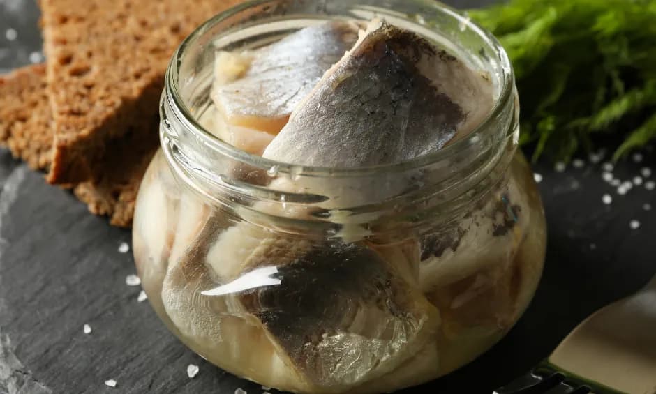 Jakie przyprawy do śledzia w oleju - odkryj smaki, które zaskoczą