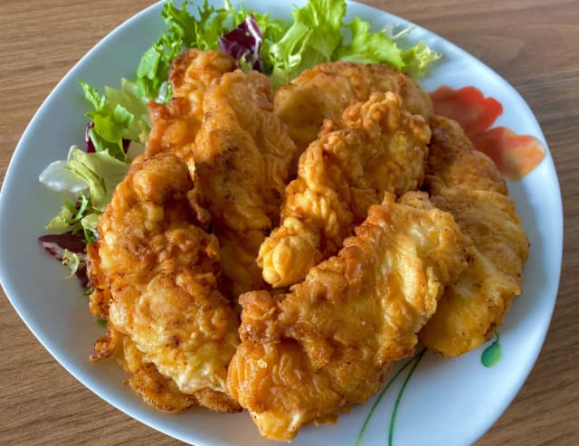 Chrupiące polędwiczki z kurczaka jak z KFC. Sekretny przepis, który zachwyci każdego