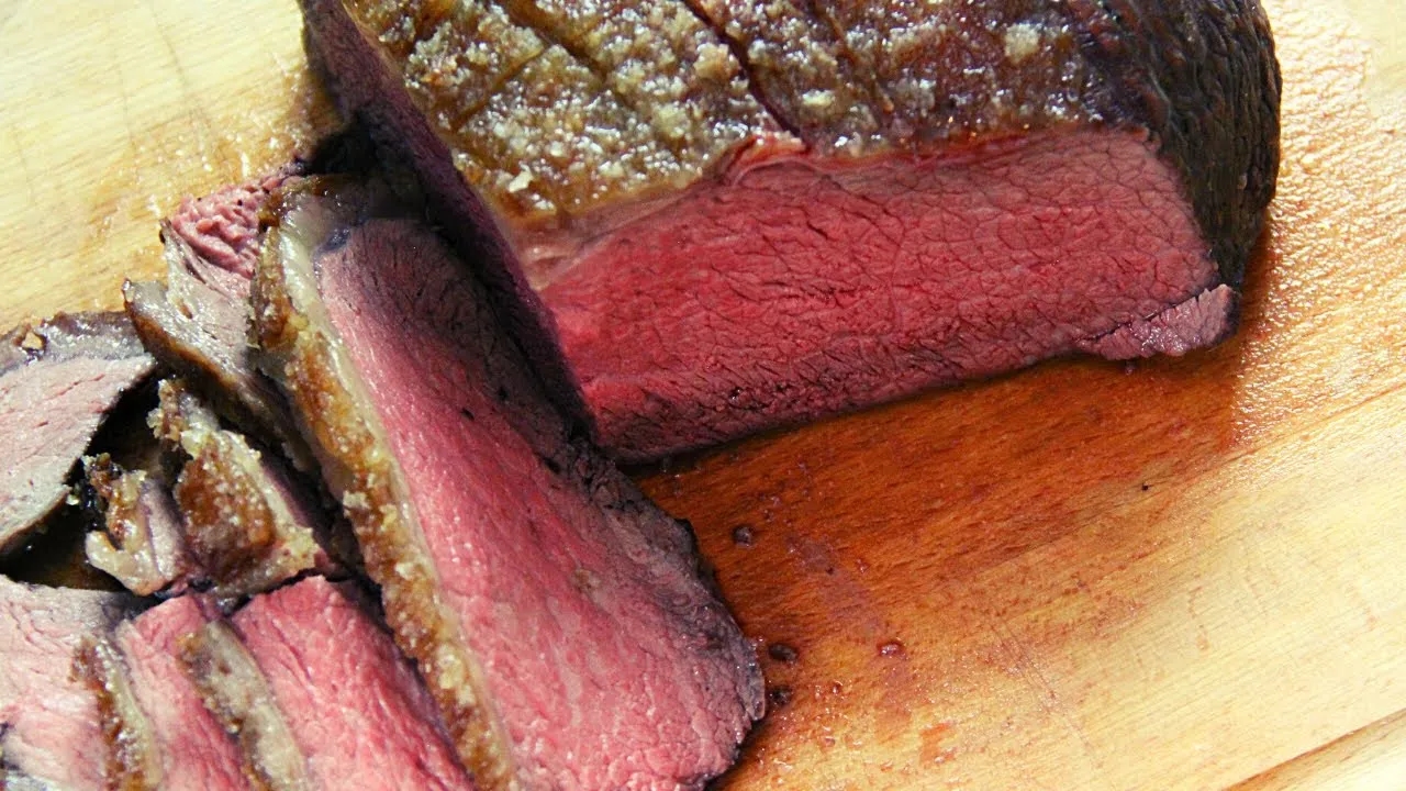 Jak upiec udziec wołowy - prosty przepis, który zachwyci gości