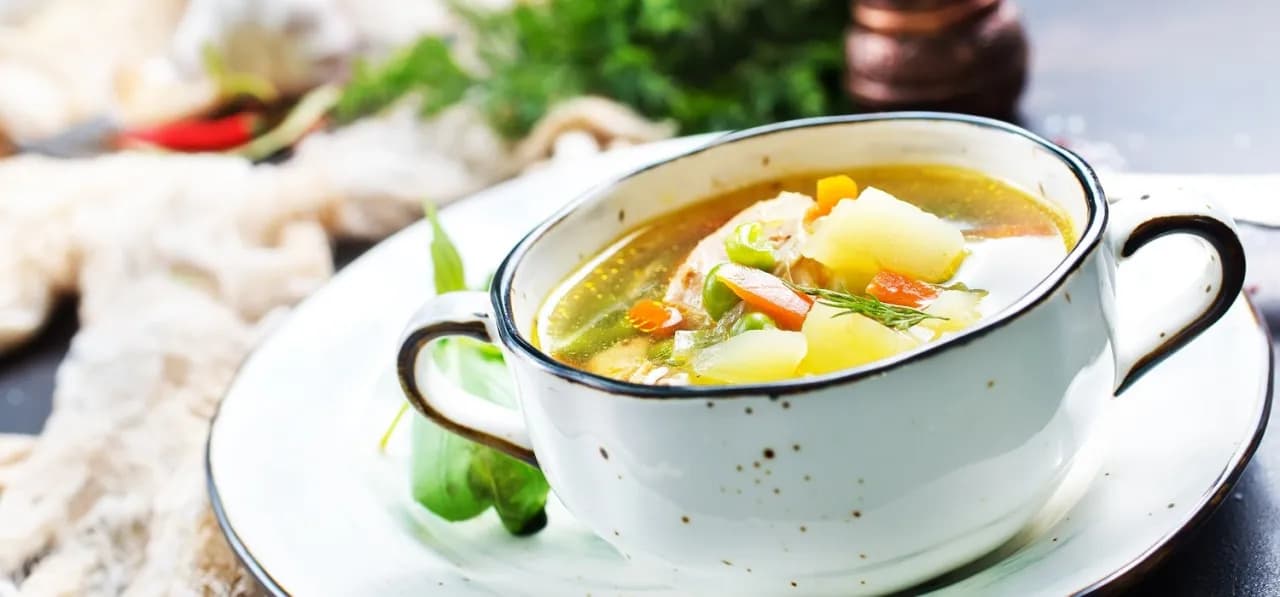Jakie przyprawy do zupy jarzynowej, aby wydobyć jej pełny smak?