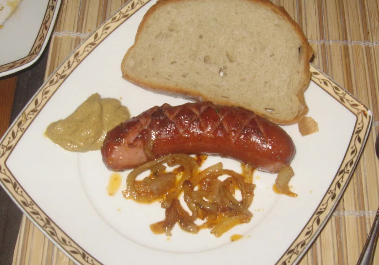 Jak zrobić kiełbasę na patelni - proste przepisy na pyszne danie