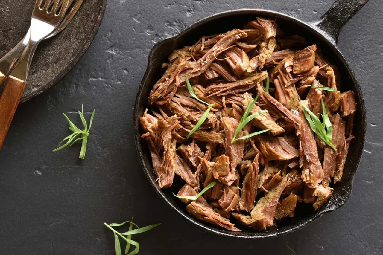 Idealna szarpana wieprzowina z grilla – sekrety smaku i przygotowania