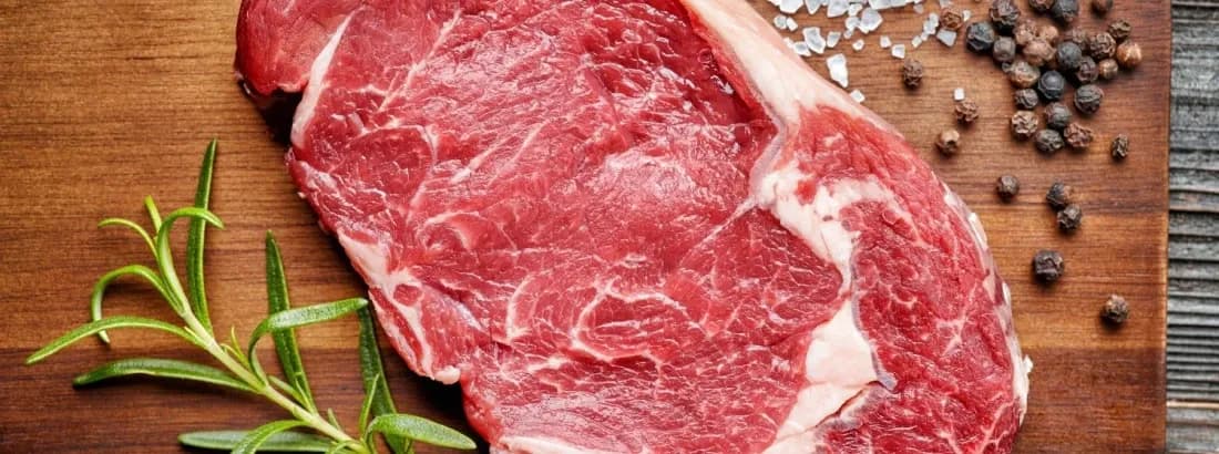 Jak sezonować wołowinę w domu: 5 skutecznych metod i technik