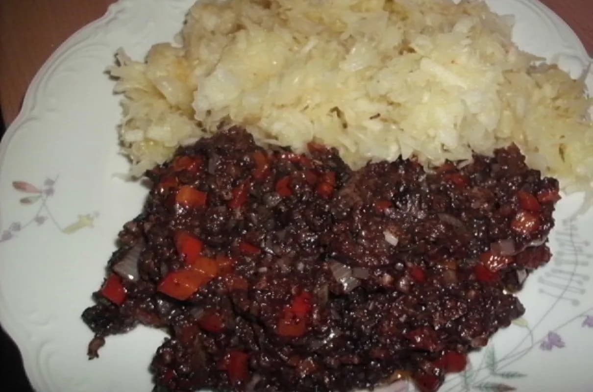 Jaką surówkę do kaszanki wybrać, aby zaskoczyć smakiem?