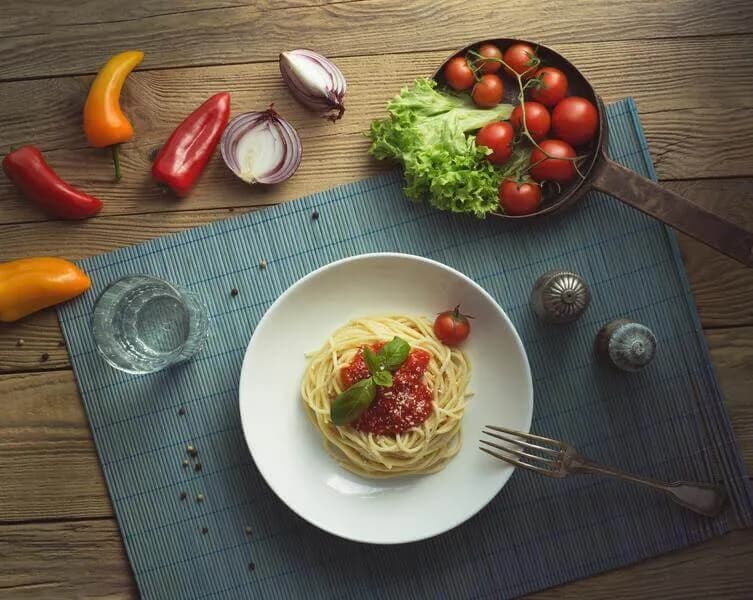 Jakie przyprawy do spaghetti, aby nadać mu wyjątkowy smak?